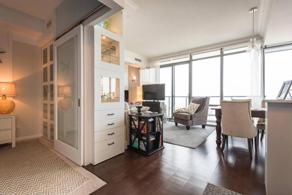 Stunning Condo With Fantastic View Of The City! Toronto Dış mekan fotoğraf