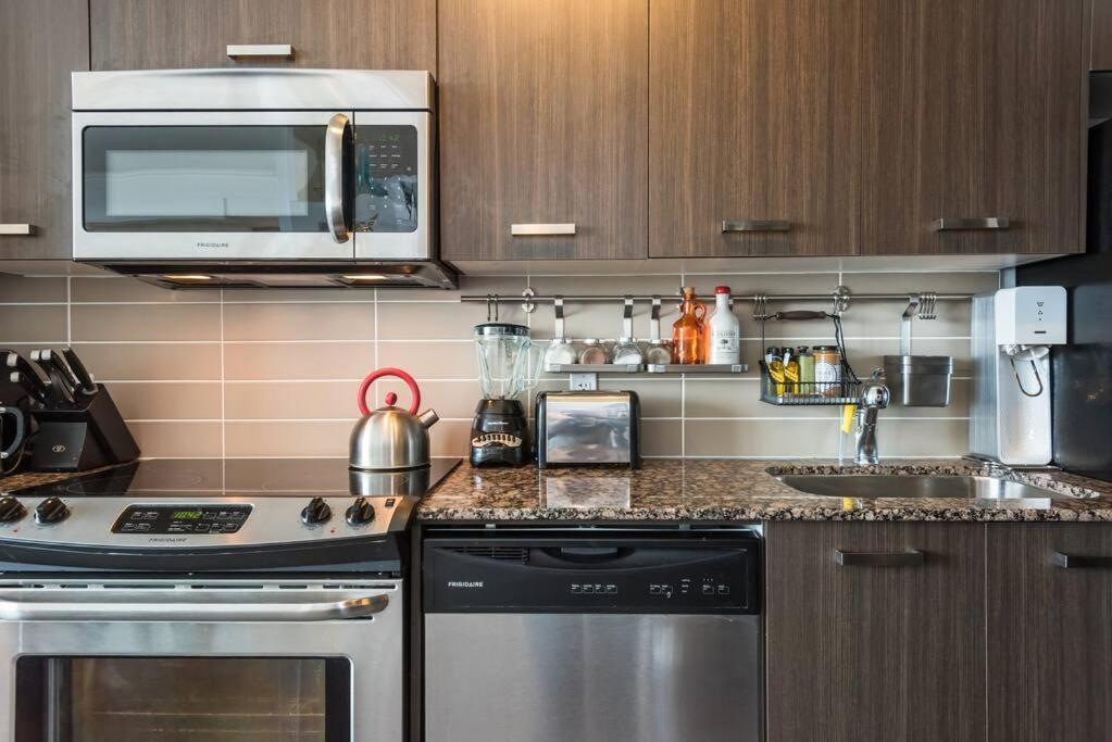 Stunning Condo With Fantastic View Of The City! Toronto Dış mekan fotoğraf