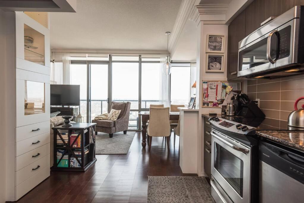 Stunning Condo With Fantastic View Of The City! Toronto Dış mekan fotoğraf